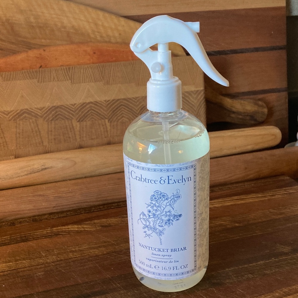 Crabtree & Evelyn Nantucket Briar Linen Spray - Cream - Picture 2 of 3